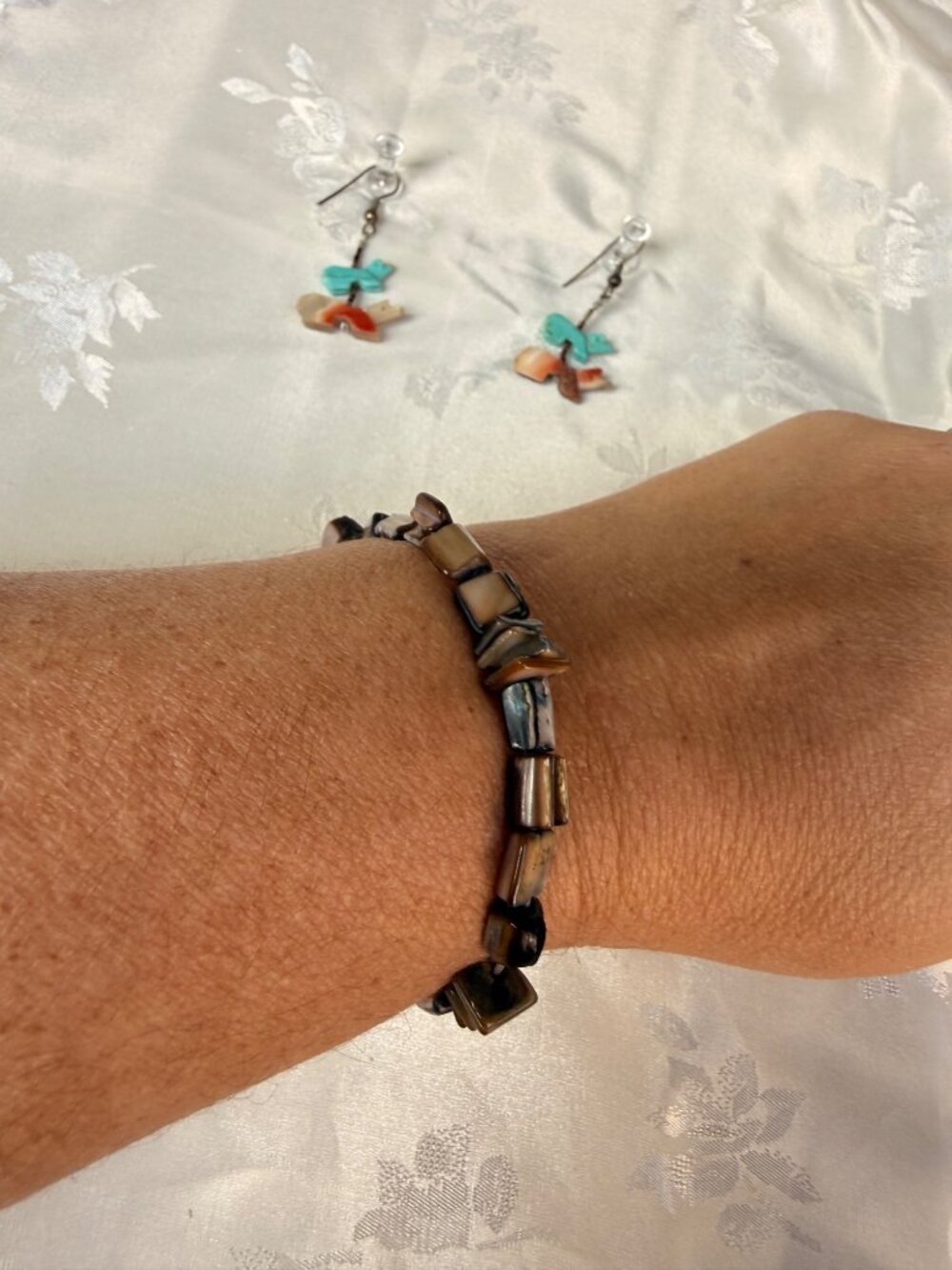 Vintage Mother-Of-Pearl & Turquoise Animal Beaded Earrings & Bracelet Set - Picture 8 of 12
